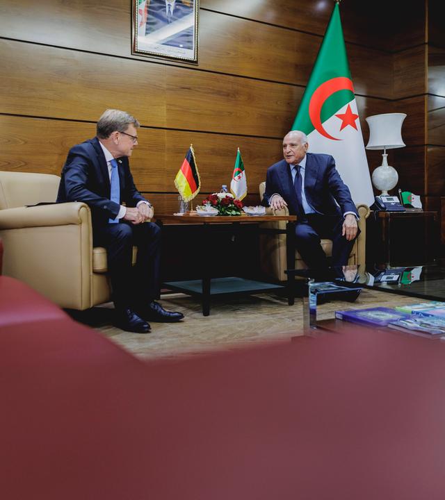 L-R Johann Wadephul CDU, Bundesaussenminister, und Ahmed Attaf, Aussenminister von Algerien, aufgenommen im Rahmen eines gemeinsamen Treffens in Algier, 31.08.2026.