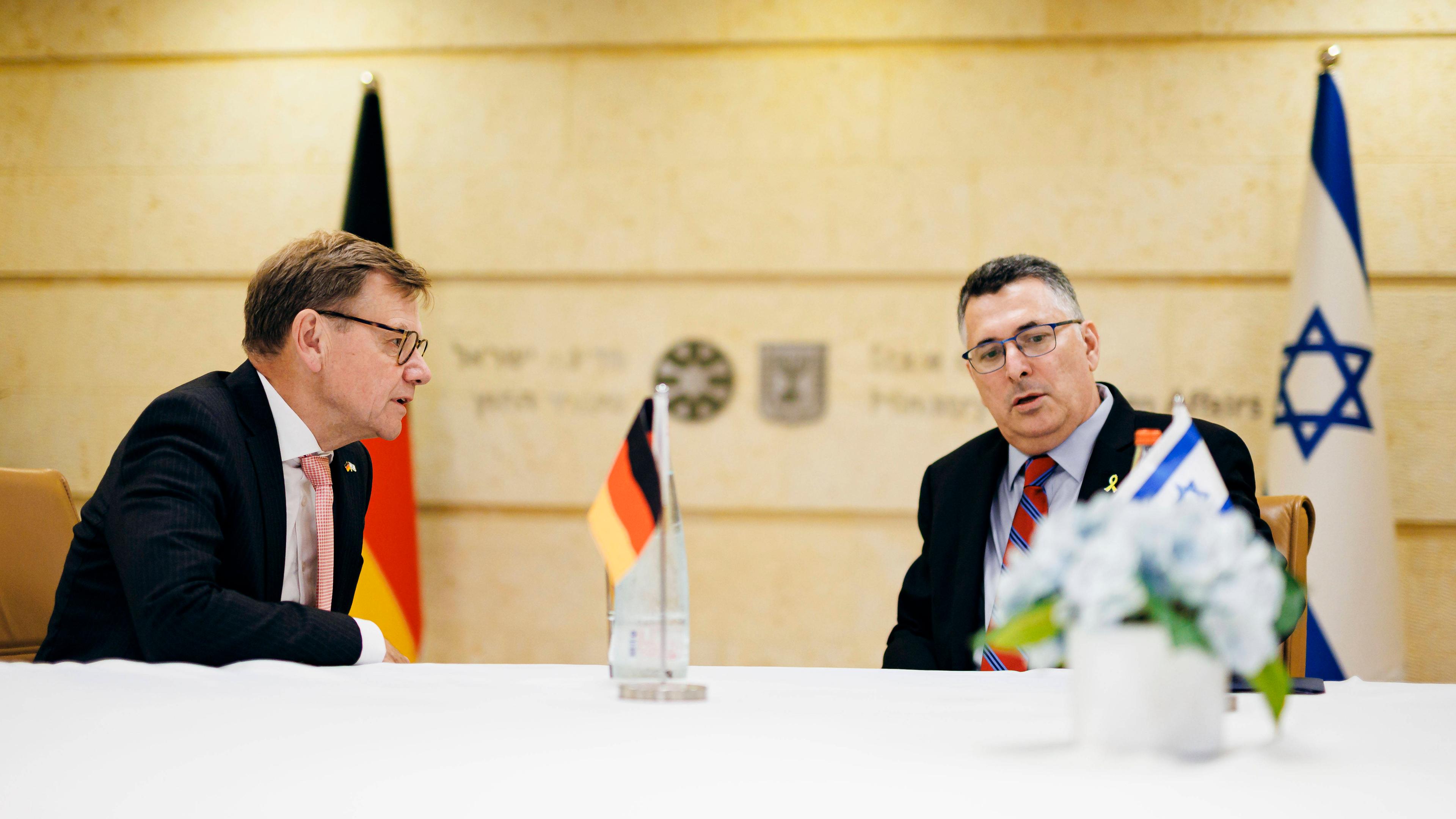 Johann Wadephul CDU, Bundesaussenminister, trifft Gideon Saar, Aussenminister des Staates Israel zu einem Gespraech in Jerusalem.