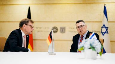 Johann Wadephul CDU, Bundesaussenminister, trifft Gideon Saar, Aussenminister des Staates Israel zu einem Gespraech in Jerusalem.