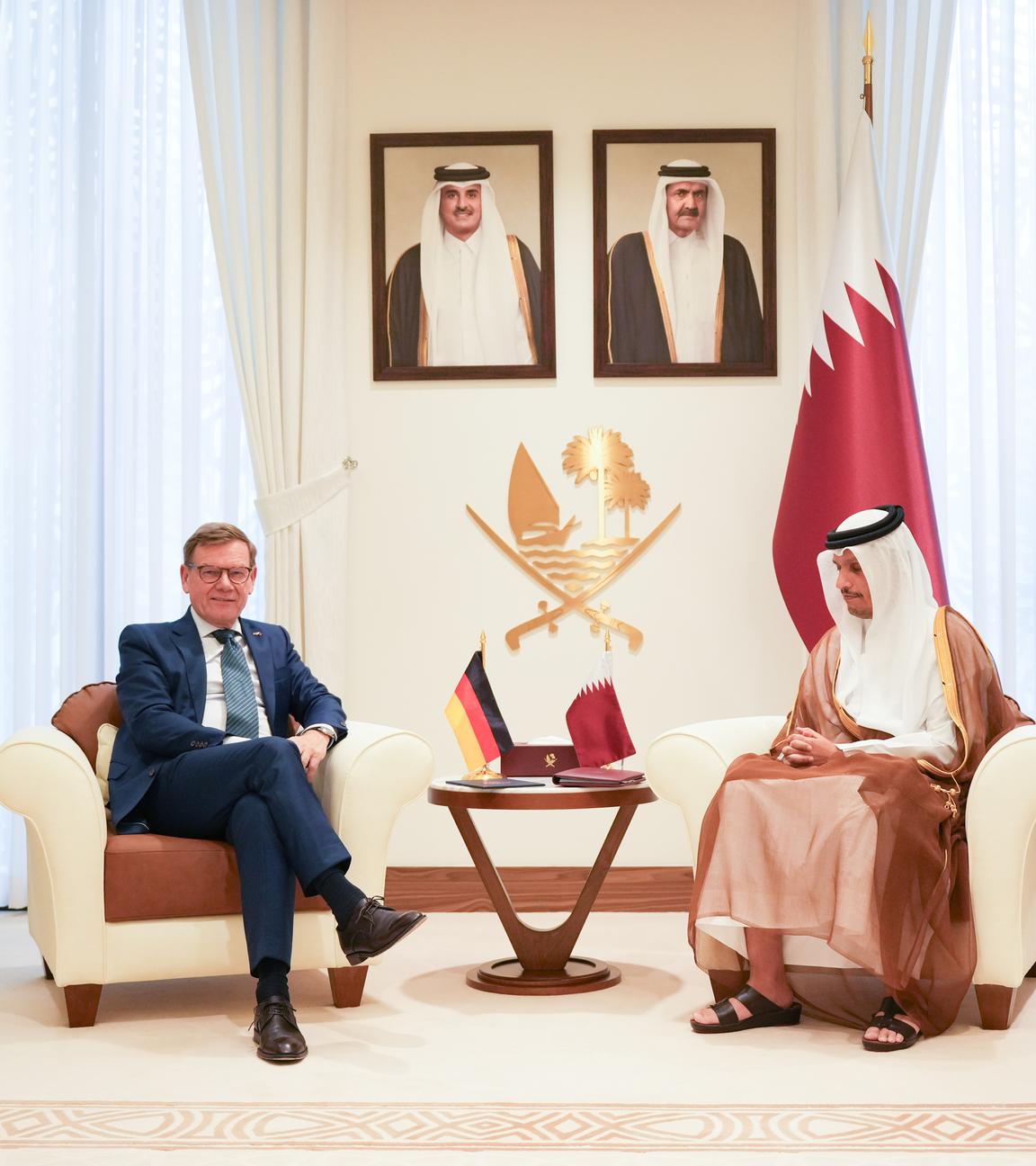 ußenminister Johann Wadephul (l, CDU) und Scheich Mohammed bin Abdulrahman bin Jassim al-Thani, Premier- und Außenminister von Katar, treffen sich zu einem Gespräch. 