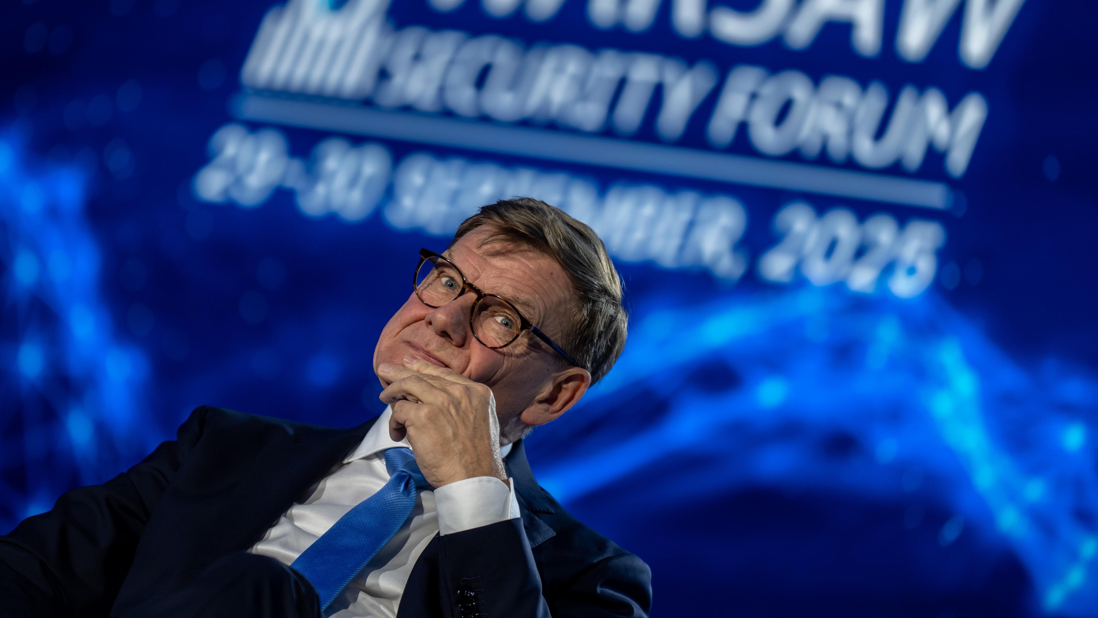ohann Wadephul (CDU), Außenminister, nimmt bei seinem Besuch in Polen am Warschauer Sicherheitsforum teil.