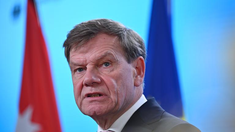 Außenminister Johann Wadephul (CDU) spricht bei einer gemeinsamen Pressekonferenz mit seinem jordanischen Amtskollegen Aiman al-Safadi im Auswärtigen Amt. 