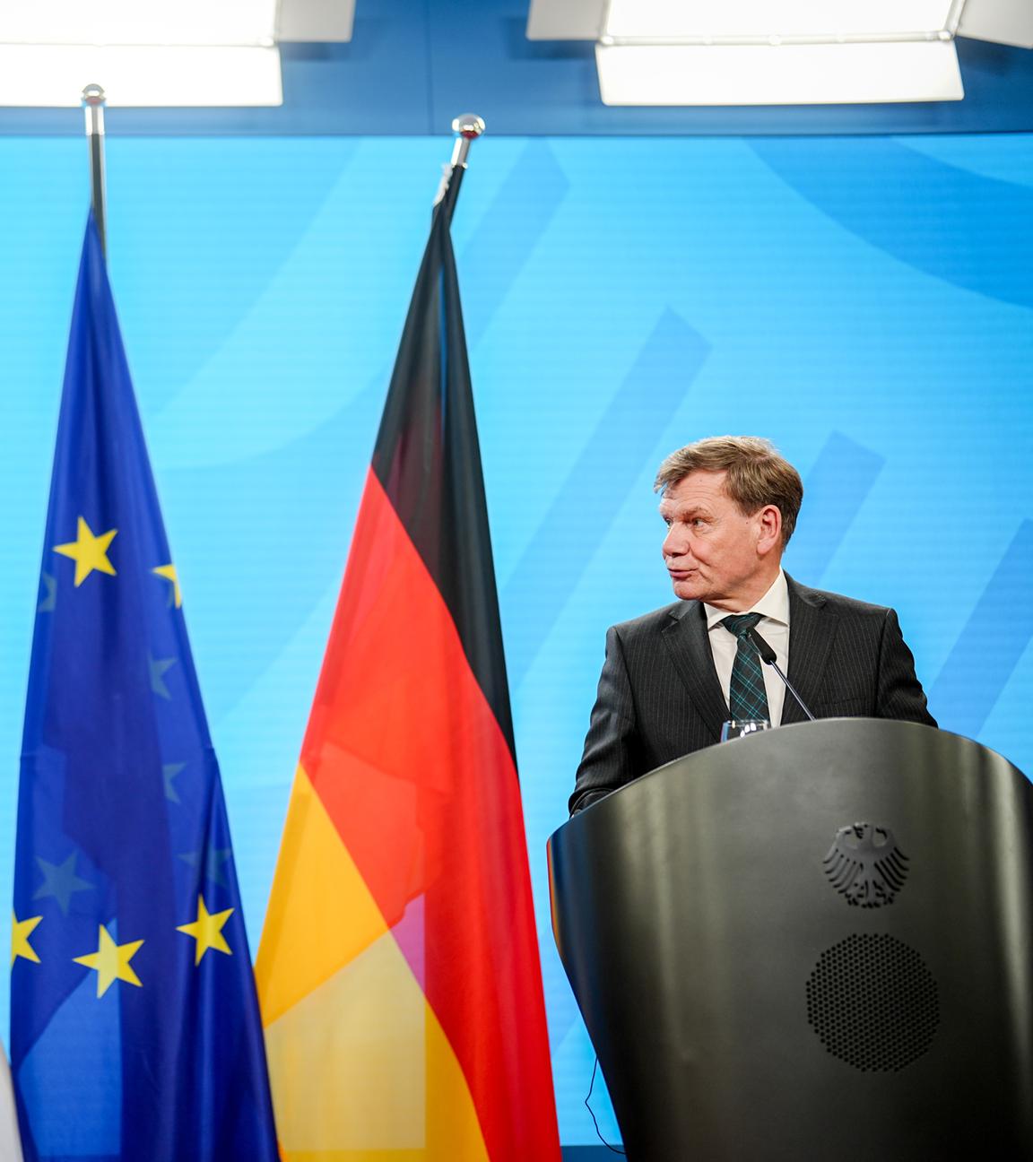 05.06.2025, Berlin: Außenminister Johann Wadephul (r, CDU) und sein israelischer Amtskollege Gideon Saar geben nach gemeinsamen Gesprächen eine Pressekonferenz.