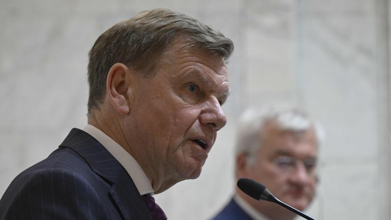 Außenminister Wadephul spricht auf einer Pressekonferenz in Kiew.