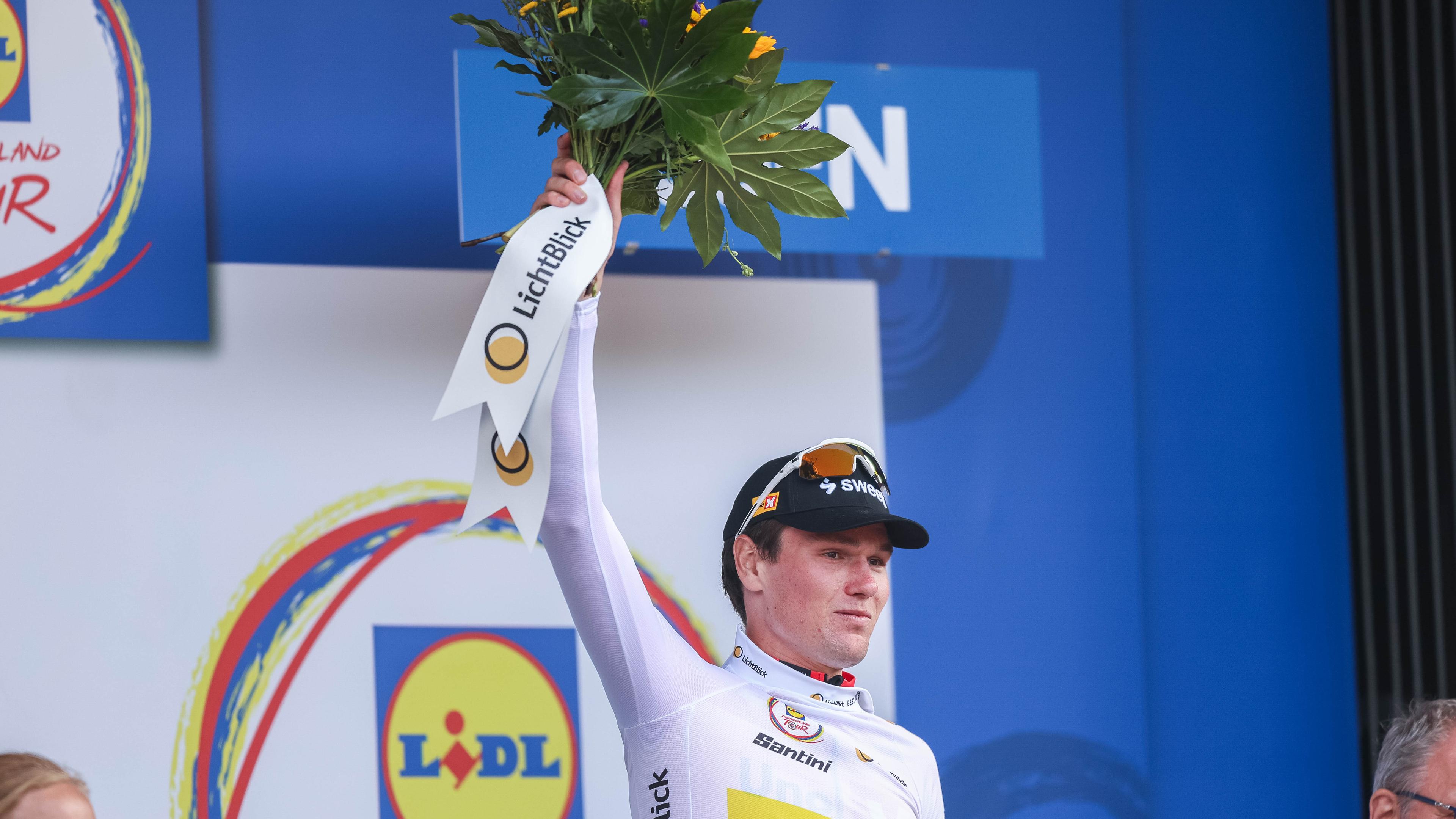 Sören Wärenskjold bei der Siegerehrung nach dem Prolog der Deutschland Tour 2025