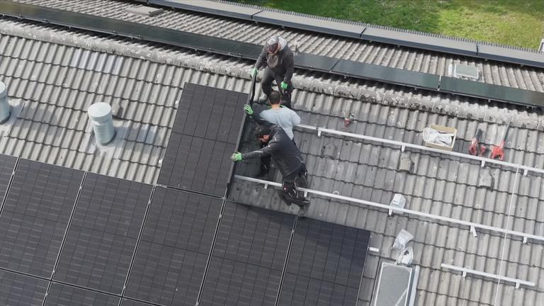 Photovoltaikanlage auf Dach in Duisburg