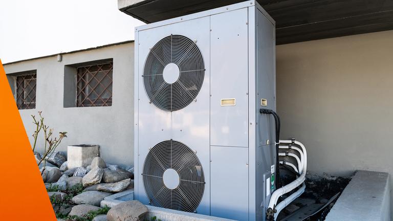 Wärmepumpe außen am Haus