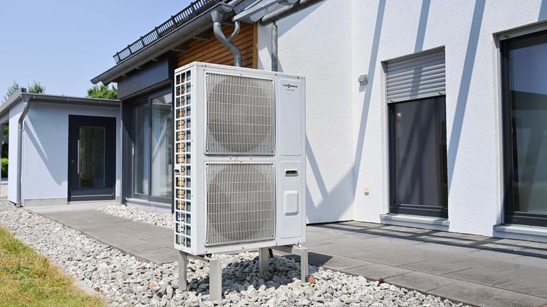 Wärmepumpe an einem Neubau