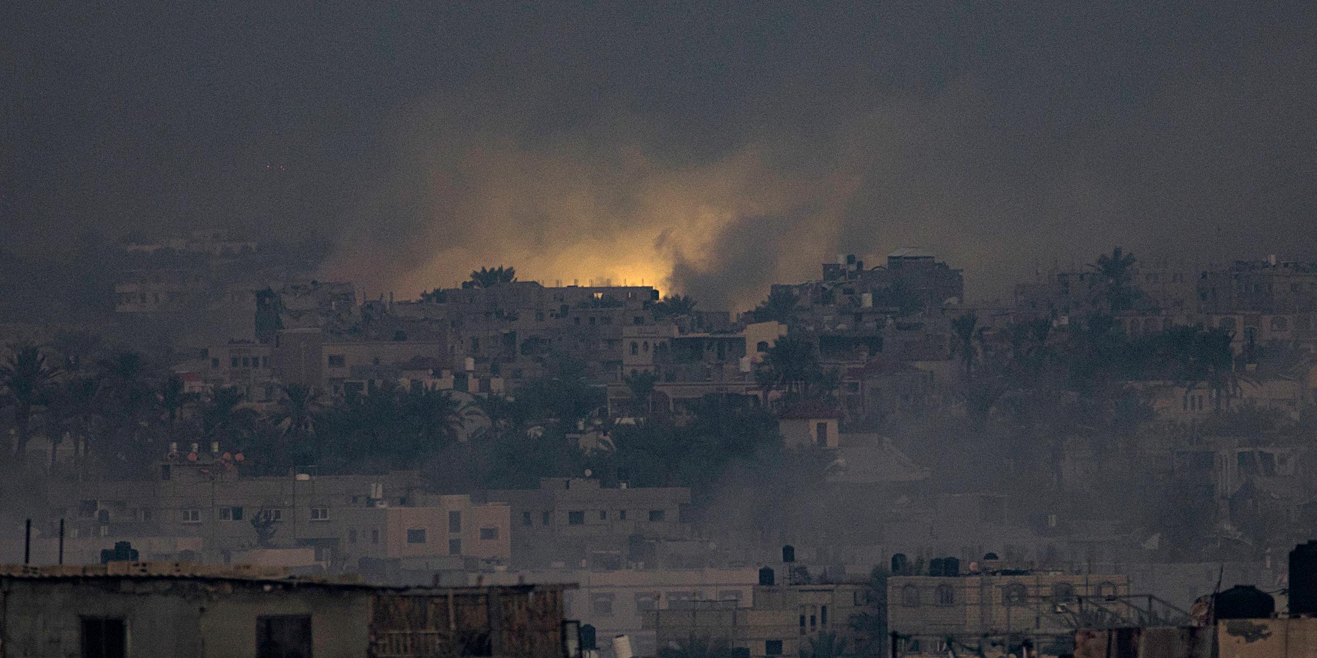 Raketeneinschlag in Khan Yunis, südlicher Gaza-Streifen
