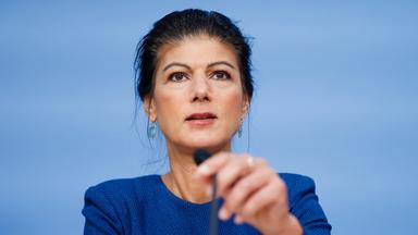 Sahra Wagenknecht, Co-Vorsitzende der Allianz (BSW), spricht während einer Pressekonferenz zur Bildung des Parteivorstands in Berlin, Deutschland, am 10. November 2025.
