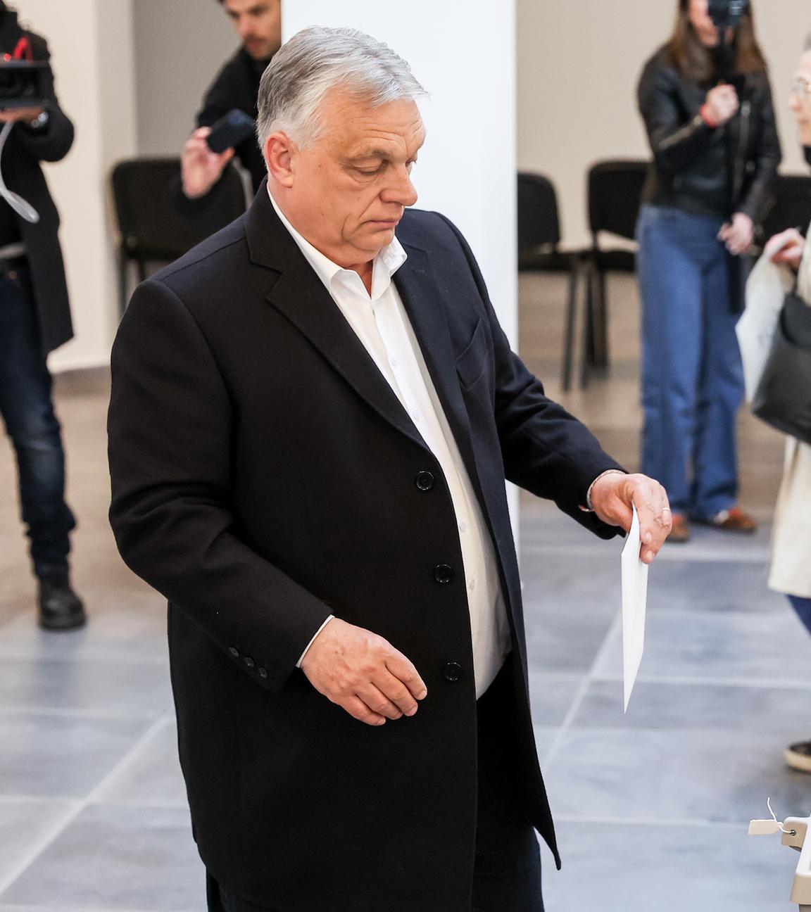 Wahl in Ungarn: Victor Orban bei der Stimmabgabe in Budapest