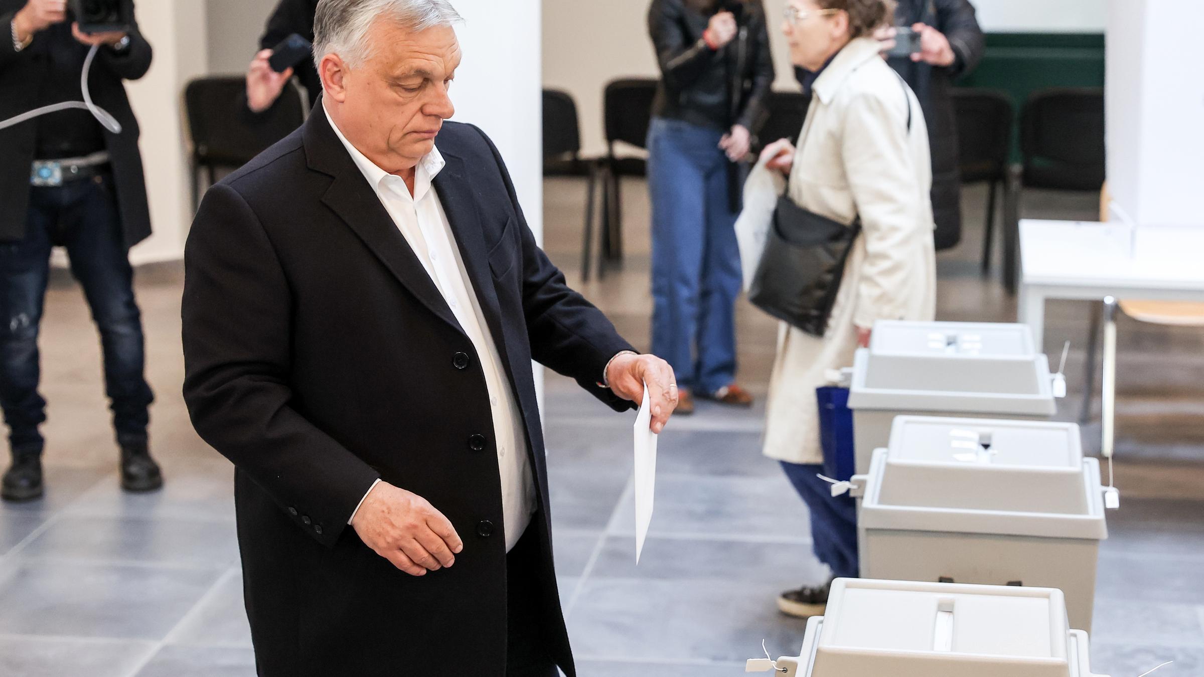 Wahl in Ungarn: Victor Orban bei der Stimmabgabe in Budapest