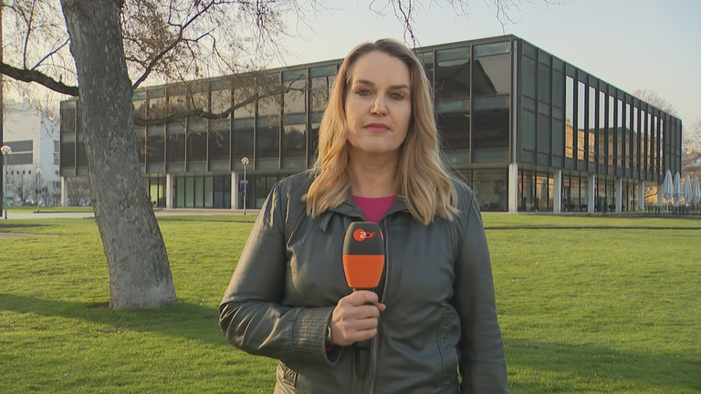 Ein Schaltgespräch mit ZDF-Reporterin Sandra Susanka.