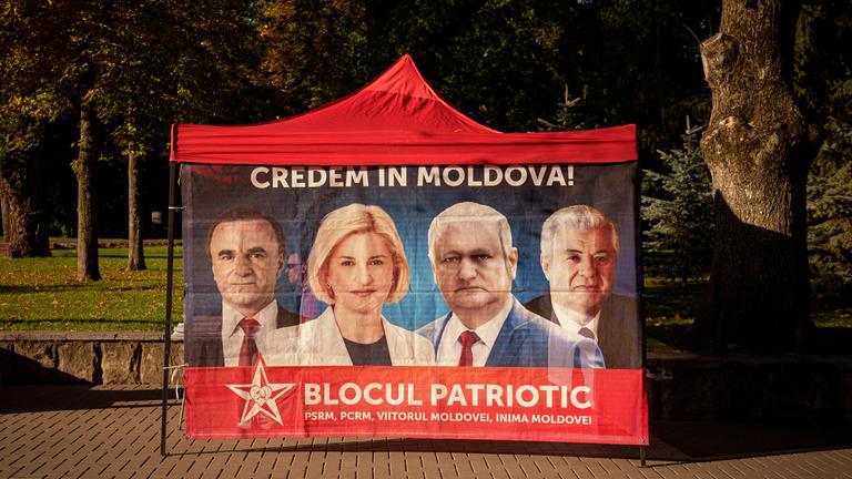 Ein Wahlzelt des russlandorientierten Bündnisses "Patriotischer Block" in Chisinau, Moldau, am 26.09.2025.