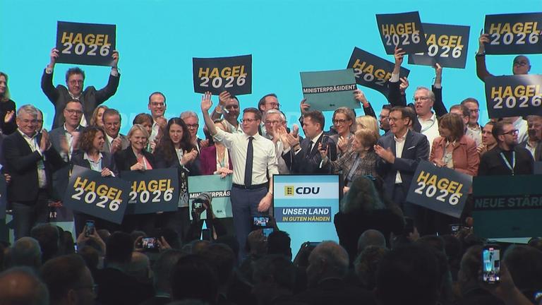 Parteitag der CDU, jubelnde Politiker