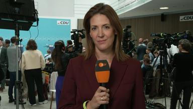 ZDF-Korrespondentin Andrea Maurer bei der Pressekonferenz von Merz.