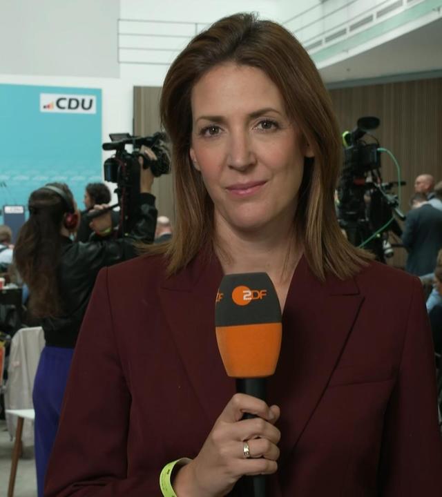 ZDF-Korrespondentin Andrea Maurer bei der Pressekonferenz von Merz.