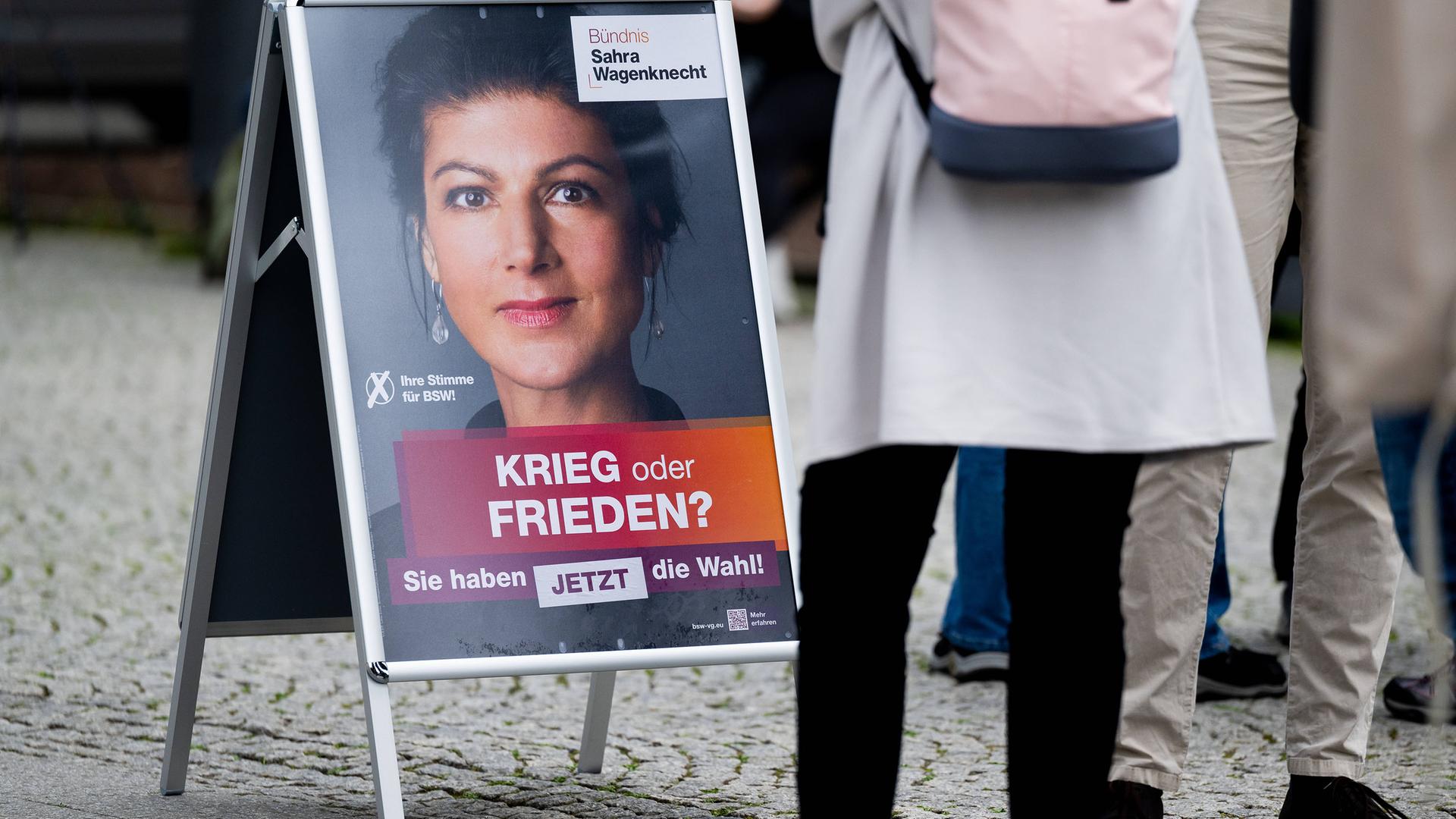 Ein Wahlplakat der Parteivorsitzenden des Bündnis Sahra Wagenknecht
