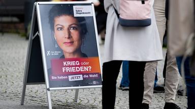 Ein Wahlplakat der Parteivorsitzenden des Bündnis Sahra Wagenknecht