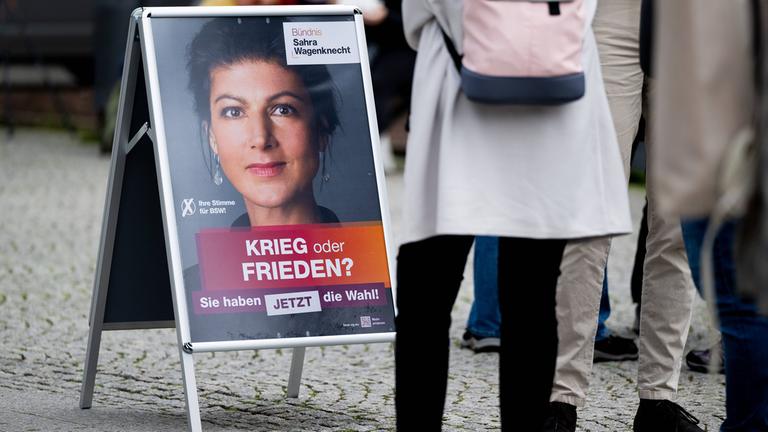 Ein Wahlplakat der Parteivorsitzenden des Bündnis Sahra Wagenknecht