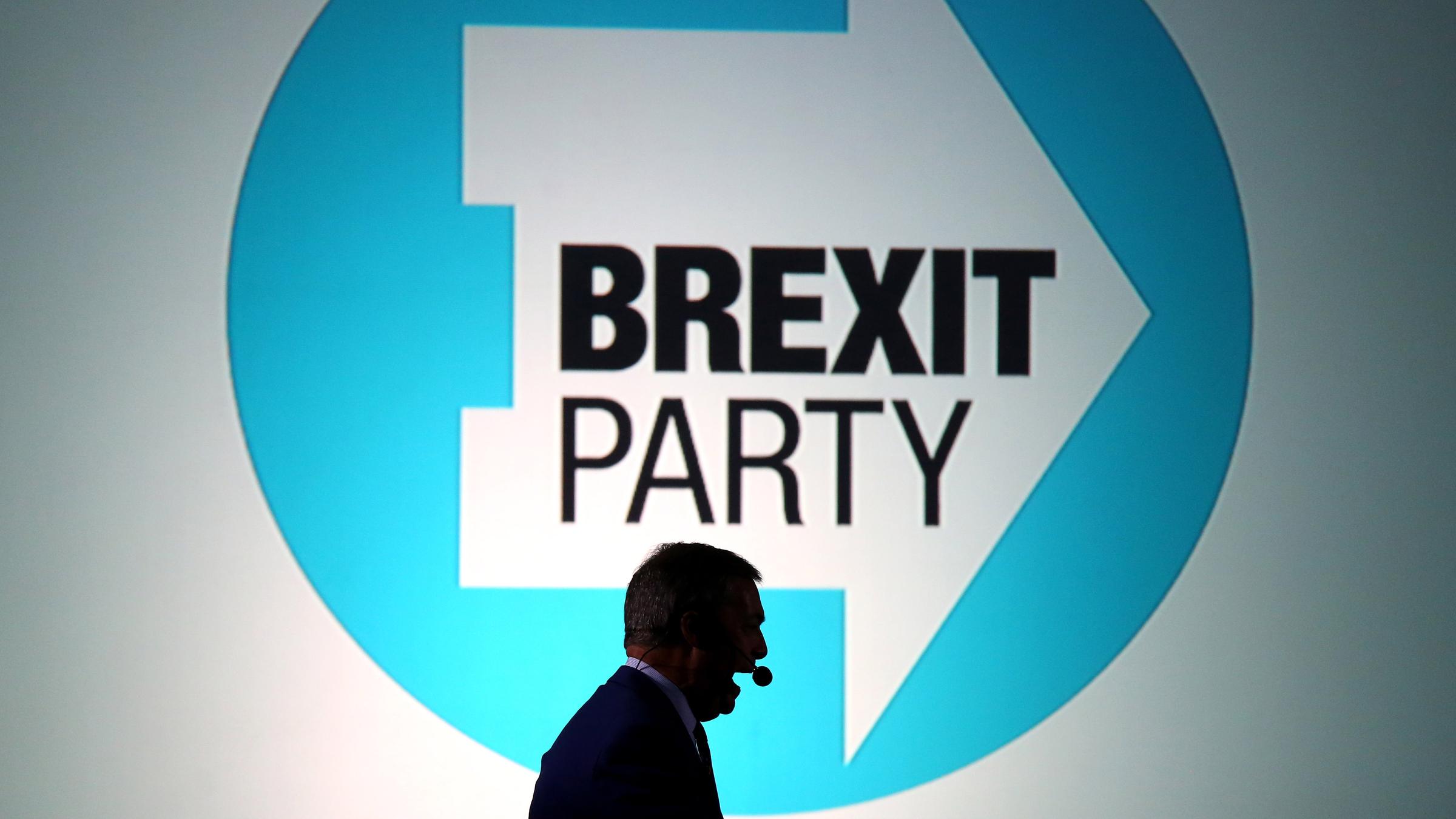 Nigel Farage spricht am 15. April 2019 beim Wahlkampfauftakt der Brexit-Partei