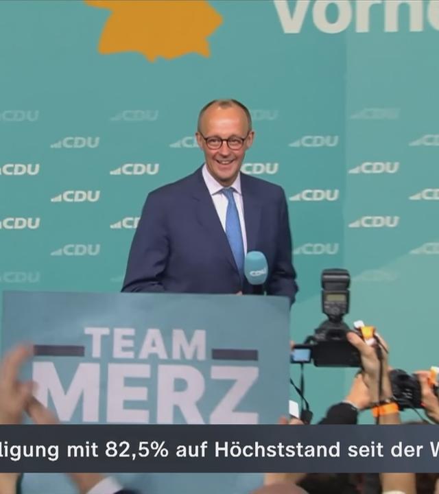 CDU-Kanzlerkandidat Friedrich Merz feiert den Wahlsieg der Union im Konrad-Adenauer-Haus