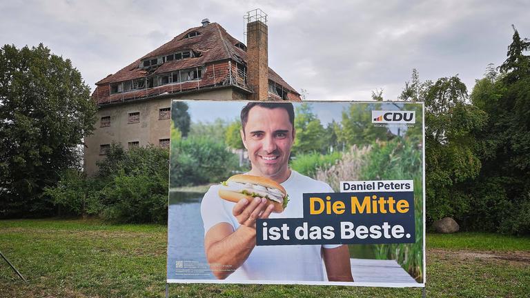 Wahlplakat für die Landtagswahl 2026 mit Daniel Peters, der CDU, in Demmin, Mecklenburg-Vorpommern, am 18.08.2026.