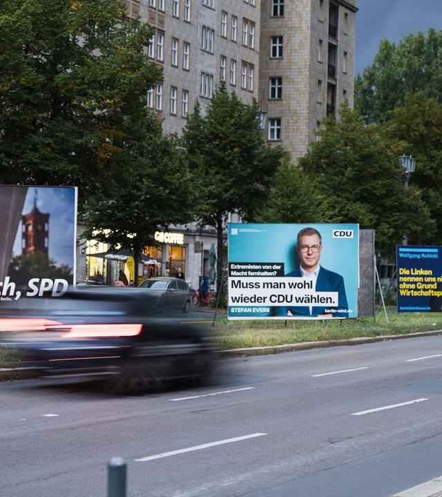 Großflächen der SPD, CDU, FDP und Linkspartei an der Frankfurter Allee Berlin Messe Berlin Berlin Deutschland