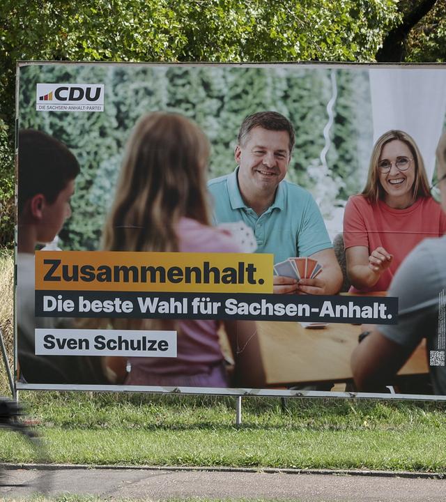 Wahlplakate für die Landtagswahl in Halle