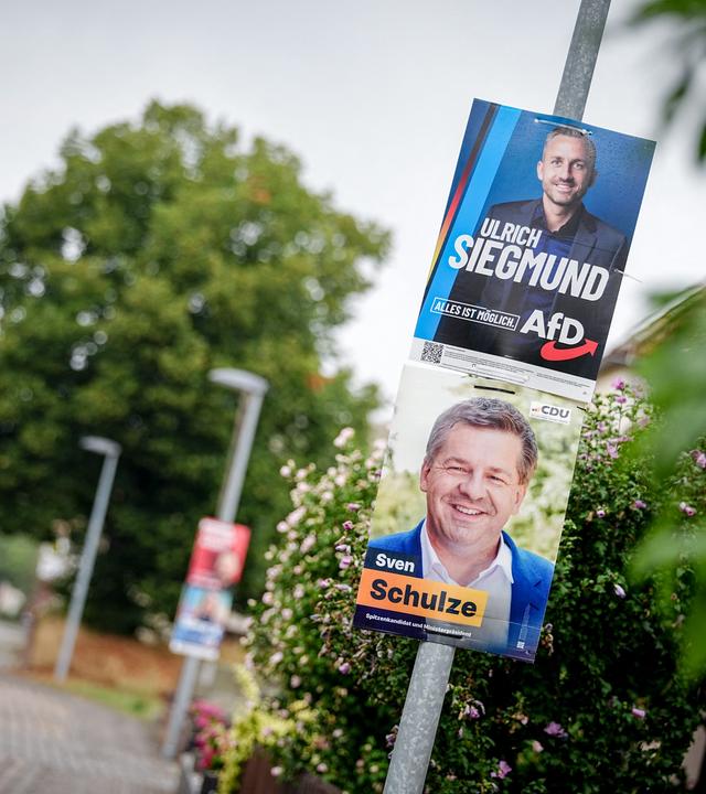 Wahlplakate für die Landtagswahl in Sachsen-Anhalt mit Ulrich Siegmund, Spitzenkandidat der AfD für die Landtagswahl in Sachsen-Anhalt, und Sven Schulze (CDU), Ministerpräsident von Sachsen-Anhalt