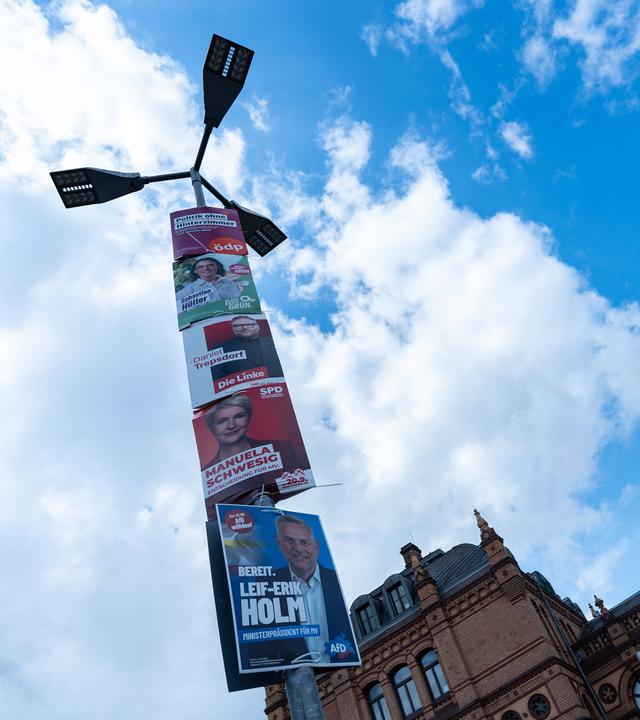 Stadtszene in Schwerin mit Wahlplakaten im Stadtbild der Landeshauptstadt von Mecklenburg-Vorpommern am 20.08.2026.
