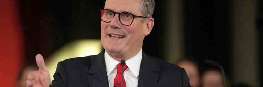 Der Vorsitzende der Labour Party, Keir Starmer, spricht zu seinen Anhängern in der Tate Modern. 