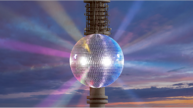 Berliner Fernsehturm mit Discokugel