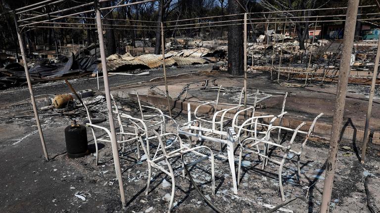 Dieses am 29. Juli 2026 aufgenommene Bild zeigt den Campingplatz „La Ardilla Roja“ (Das rote Eichhörnchen), der nach einem verheerenden Waldbrand in Pelayos de la Presa – 65 Kilometer westlich von Madrid – am 29. Juli 2026 völlig zerstört wurde. 