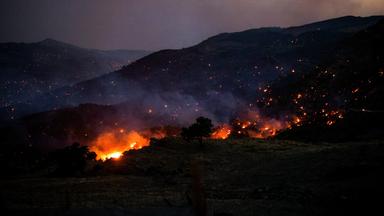 Rauch steigt von einem Waldbrand bei Rethymno auf der griechischen Insel Kreta auf, 29. Juli 2026.