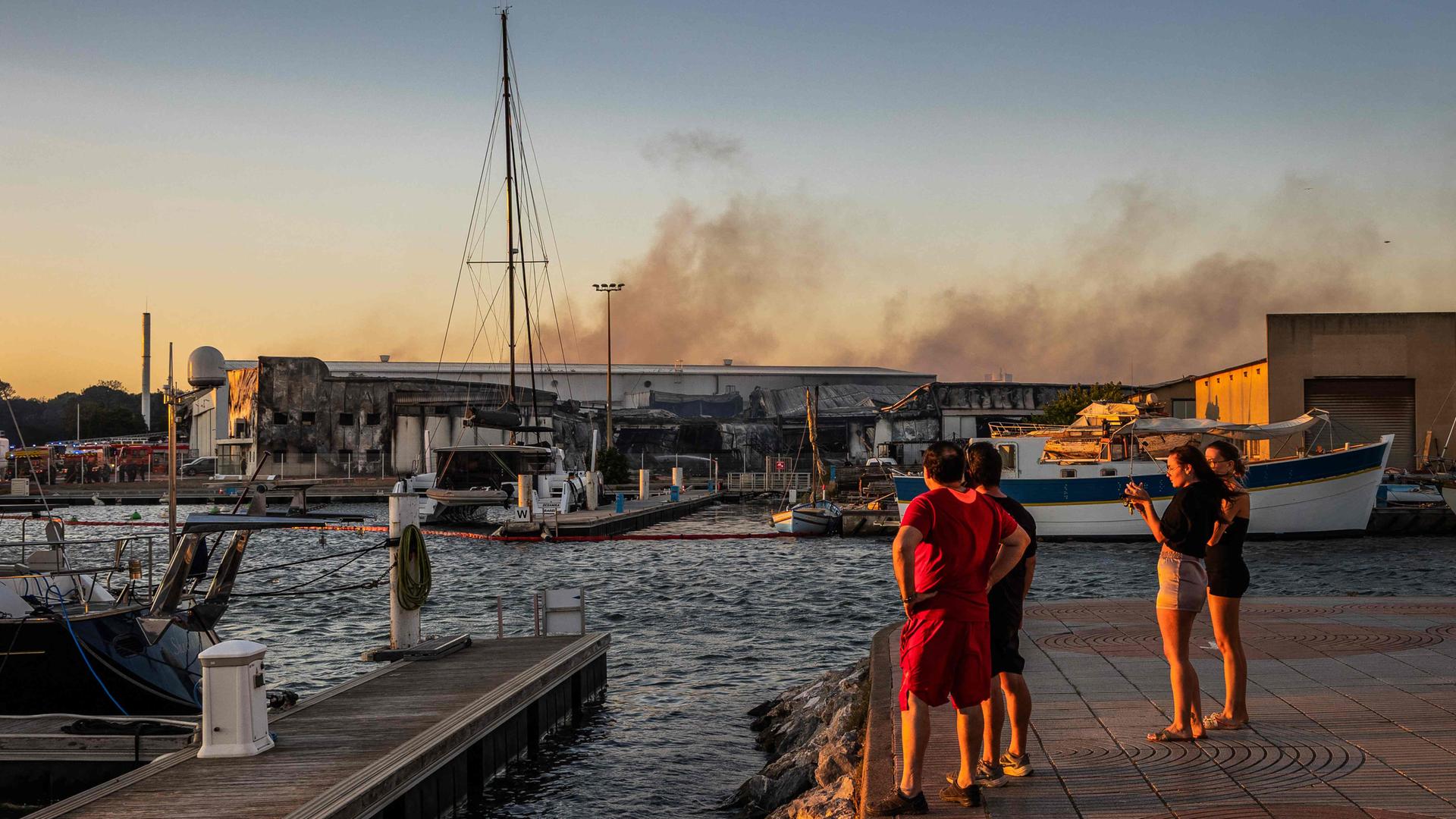 Waldbrand in Südfrankreich mit starker Rauchentwicklung