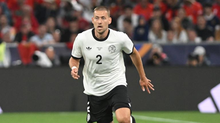 Fußballer Waldemar Anton in Aktion im Spiel zwischen Deutschland und Portugal am 04.06.2026.