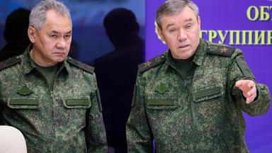 Sergej Schoigu (l), Verteidigungsminister von Russland, und Waleri Gerassimow, Chef des russischen Generalstabs