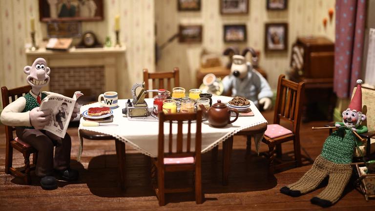 Ein Esszimmer-Set-Modell an, das bei den Dreharbeiten zu „Wallace & Gromit“ verwendet wurde.