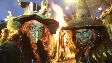 Tausende feiern Walpurgisnacht