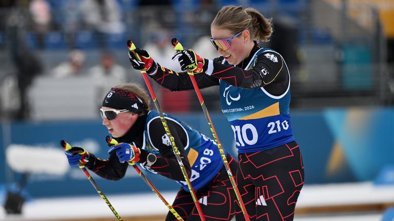 Leonie Walter und Linn Kazmaier beim Para Langlauf.