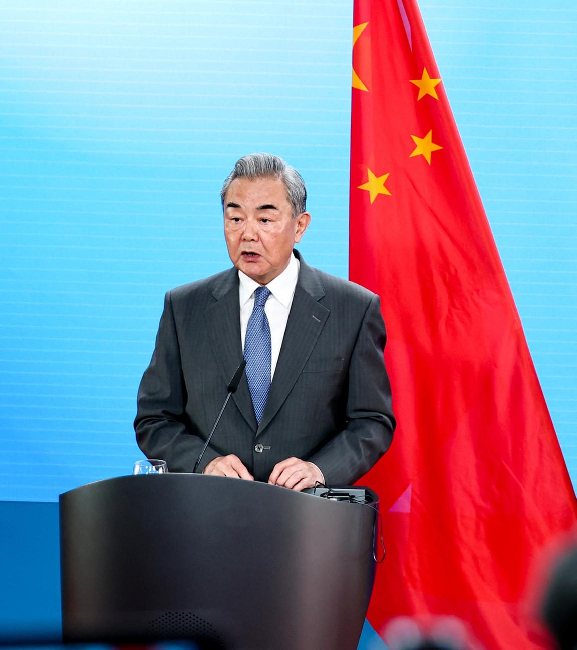 Wang Yi und Johann Wadephul