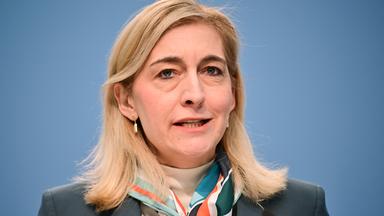 Die Gesundheitsministerin plant mit der vorgelegten Pflegereform harte Einschnitte.