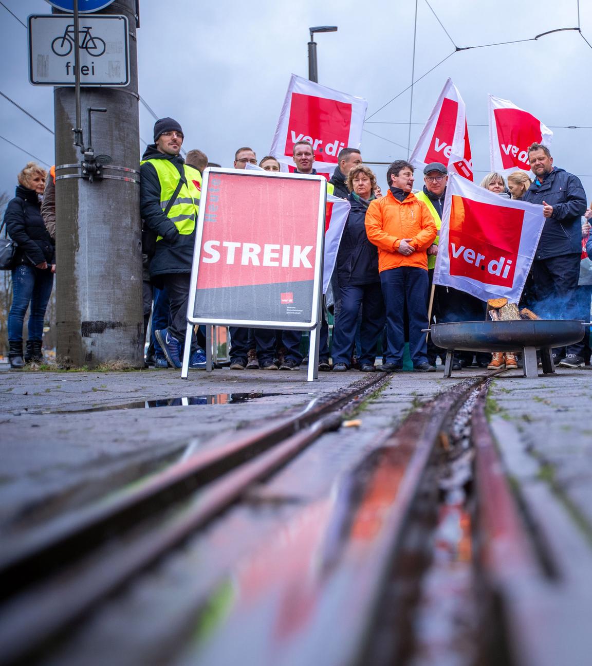 Symbolbild: warnstreik im oeffentlichen nahverkehr