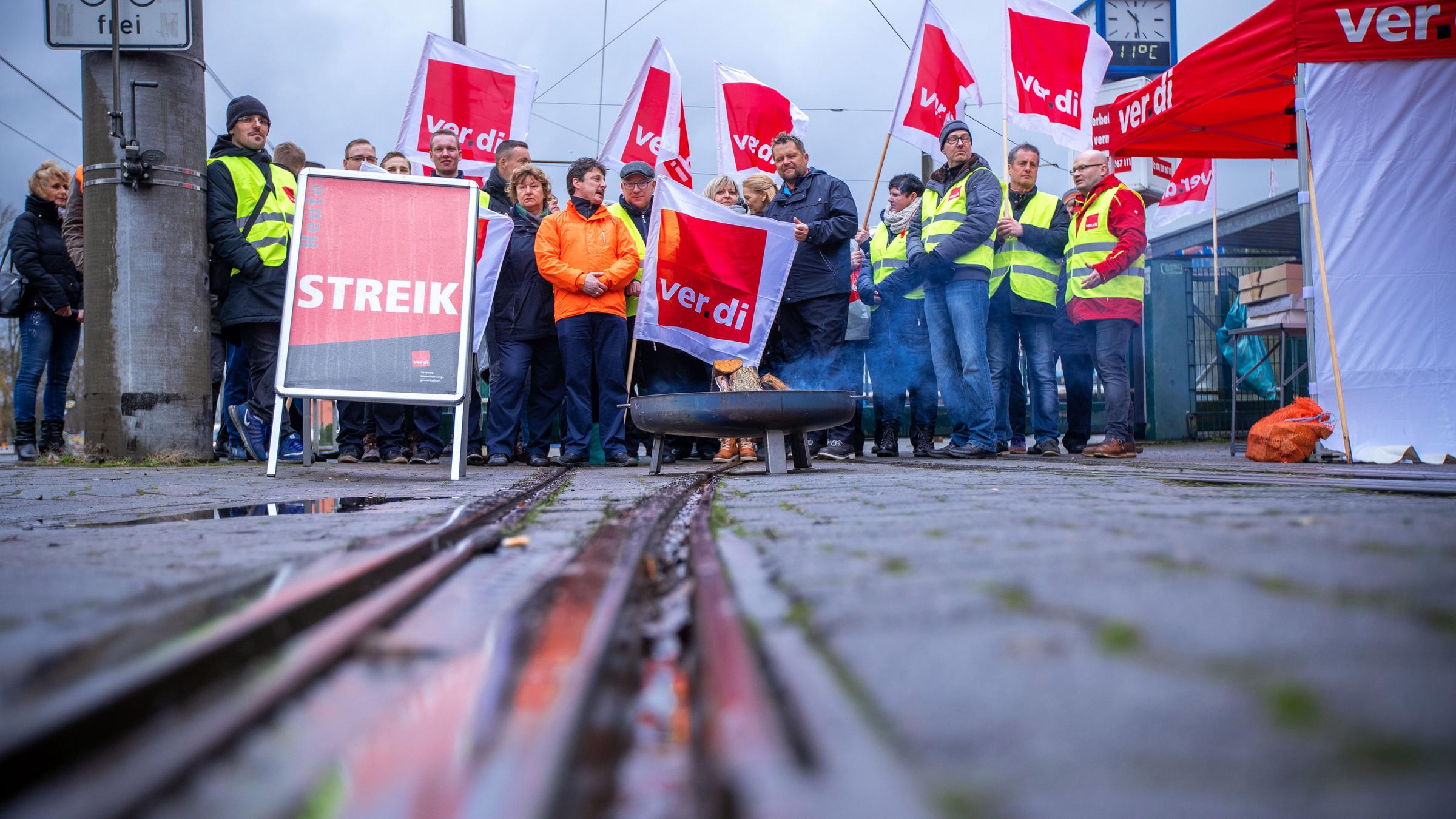 Symbolbild: warnstreik im oeffentlichen nahverkehr