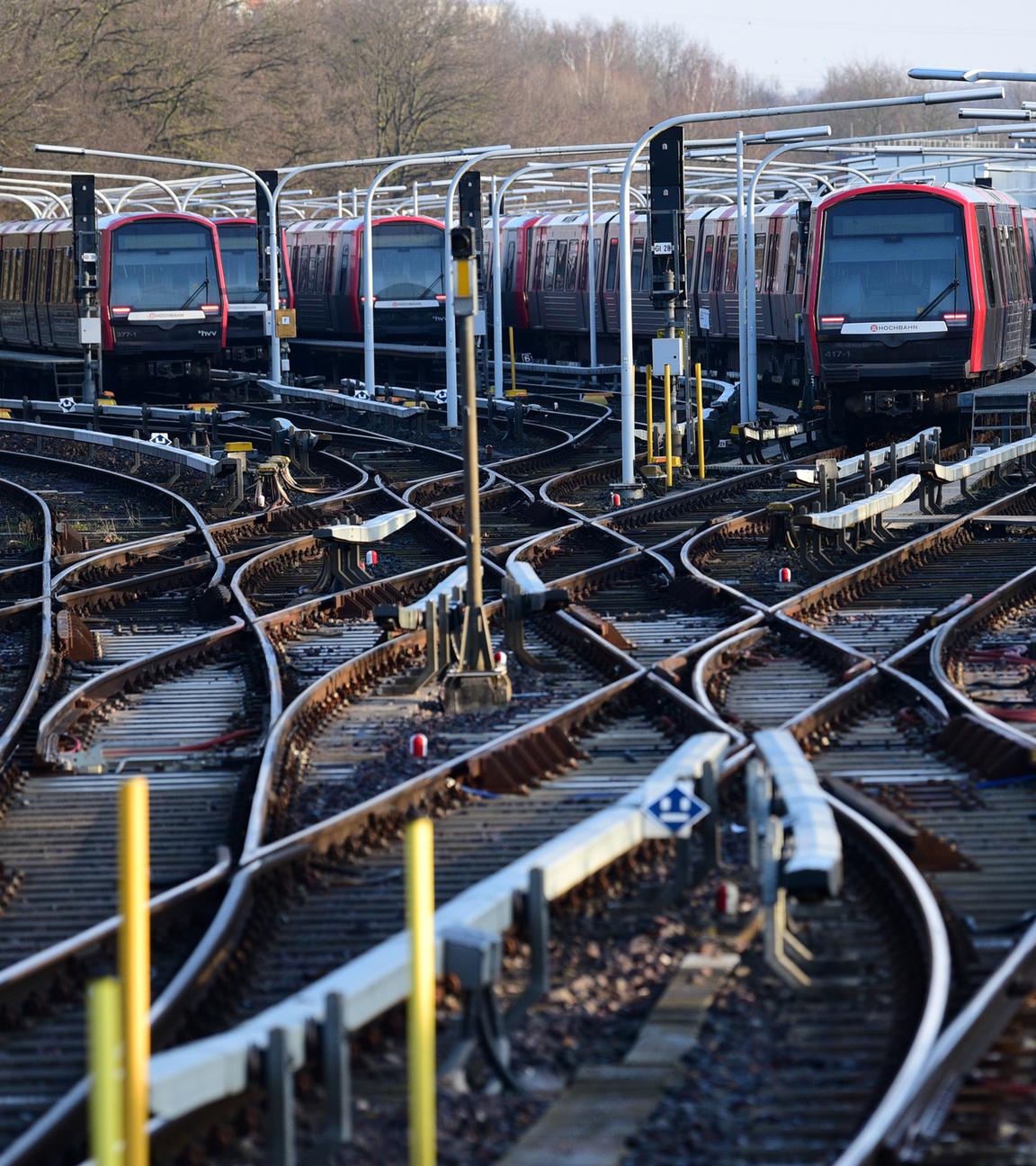 U-Bahnen stehen am Hamburger Bahnhof Farmen auf Abstellgleisen am 27.02.2026.