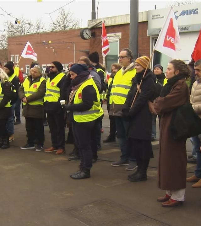 Streikende BUs- und Bahnfahrer