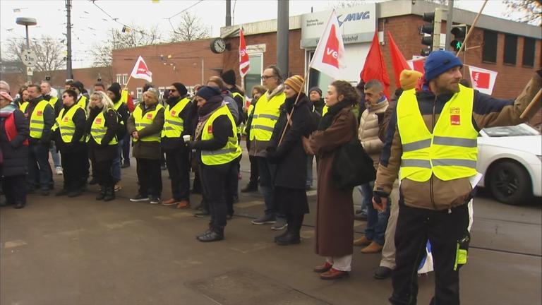 Streikende BUs- und Bahnfahrer