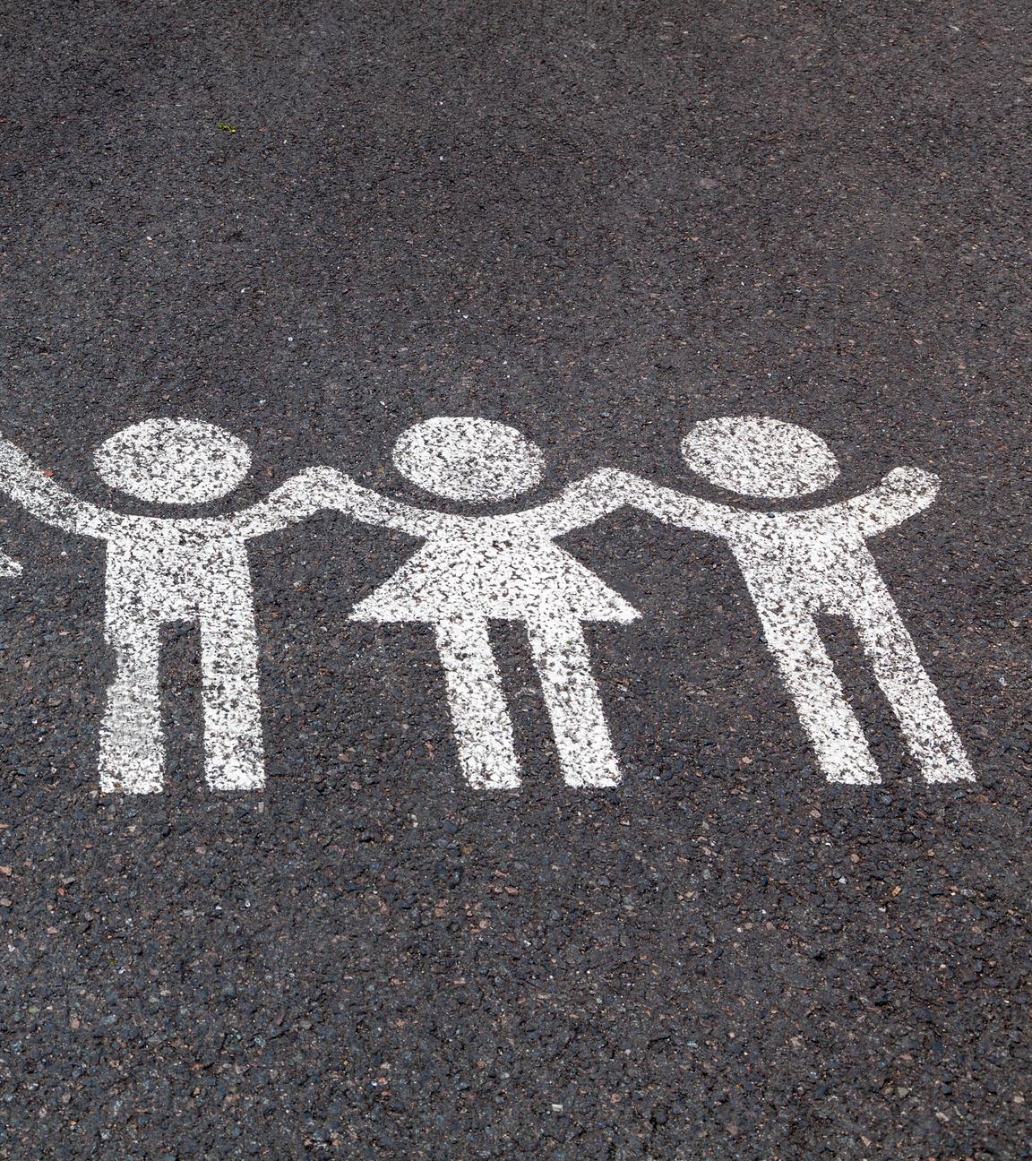 Straßenmarkierung Familienparkplatz
