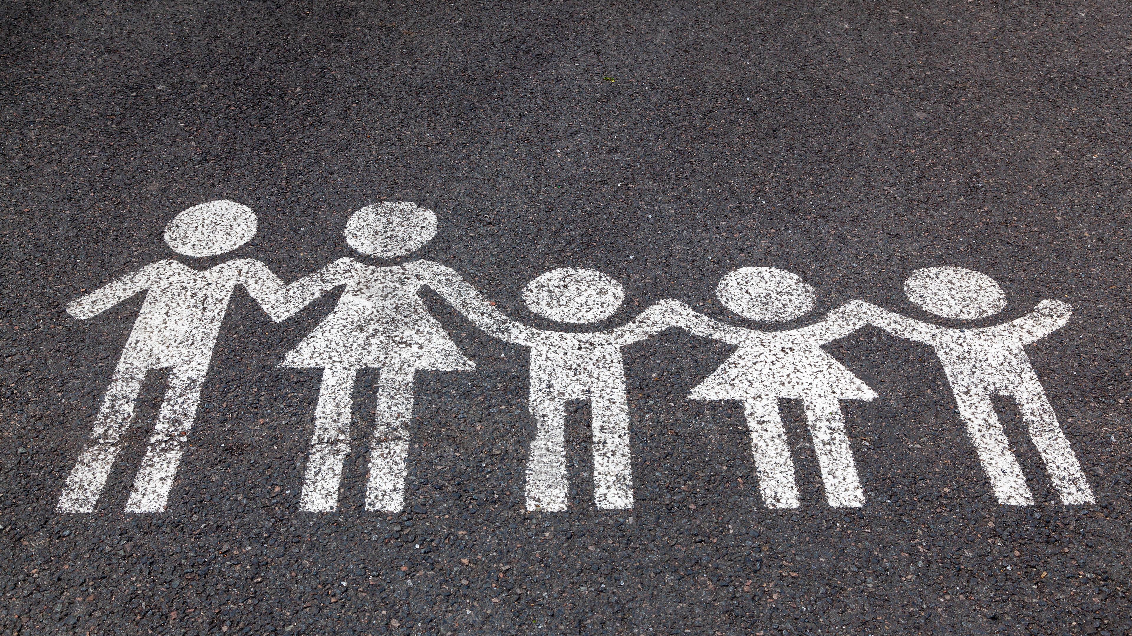 Straßenmarkierung Familienparkplatz